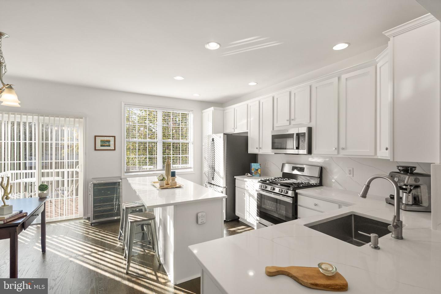 23085 Sunbury St — photo
