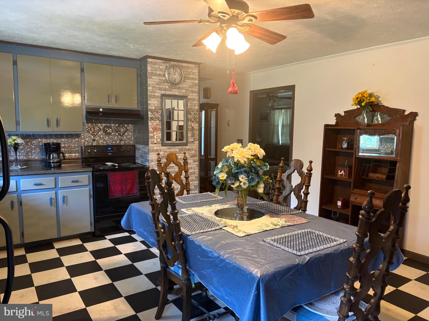 2242 Shelby Rd — photo