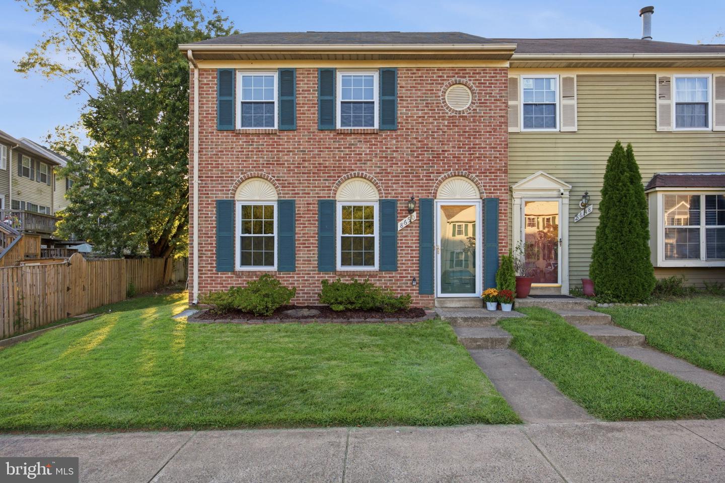 8650 Point Of Woods Dr — photo