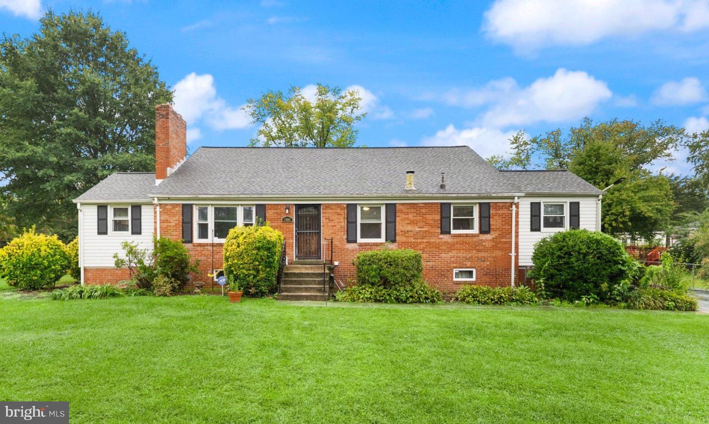 8904 Fort Dr — photo