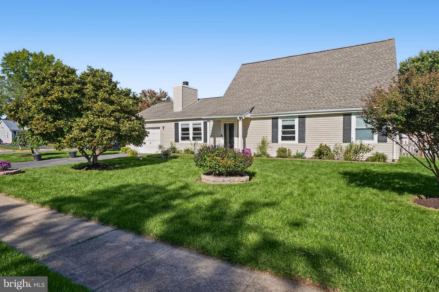 10137 Grist Mill Ct — photo