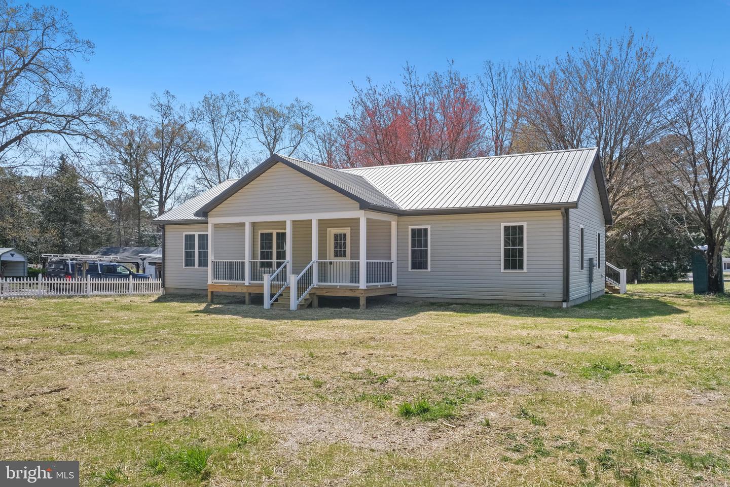646 Sandy Point Rd — photo