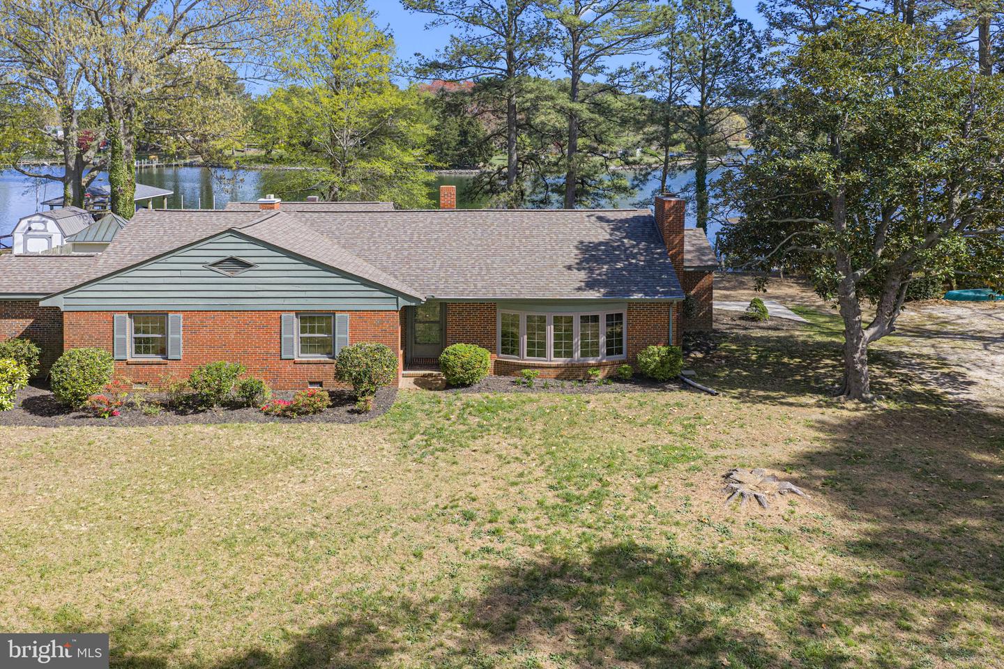 137 Pine Dr — photo