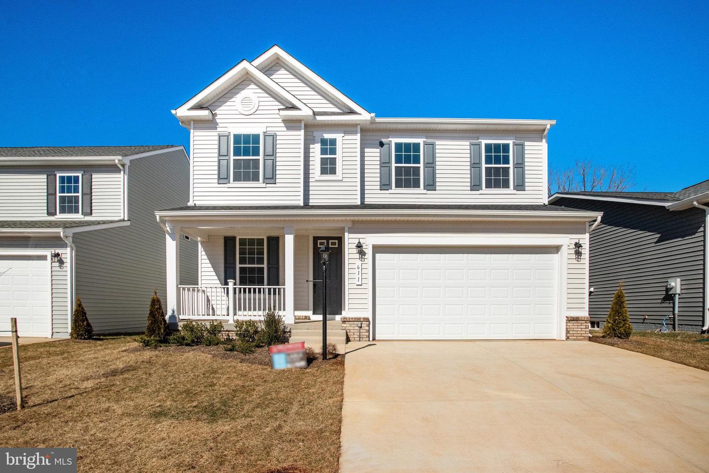 611 Clover Ln — photo