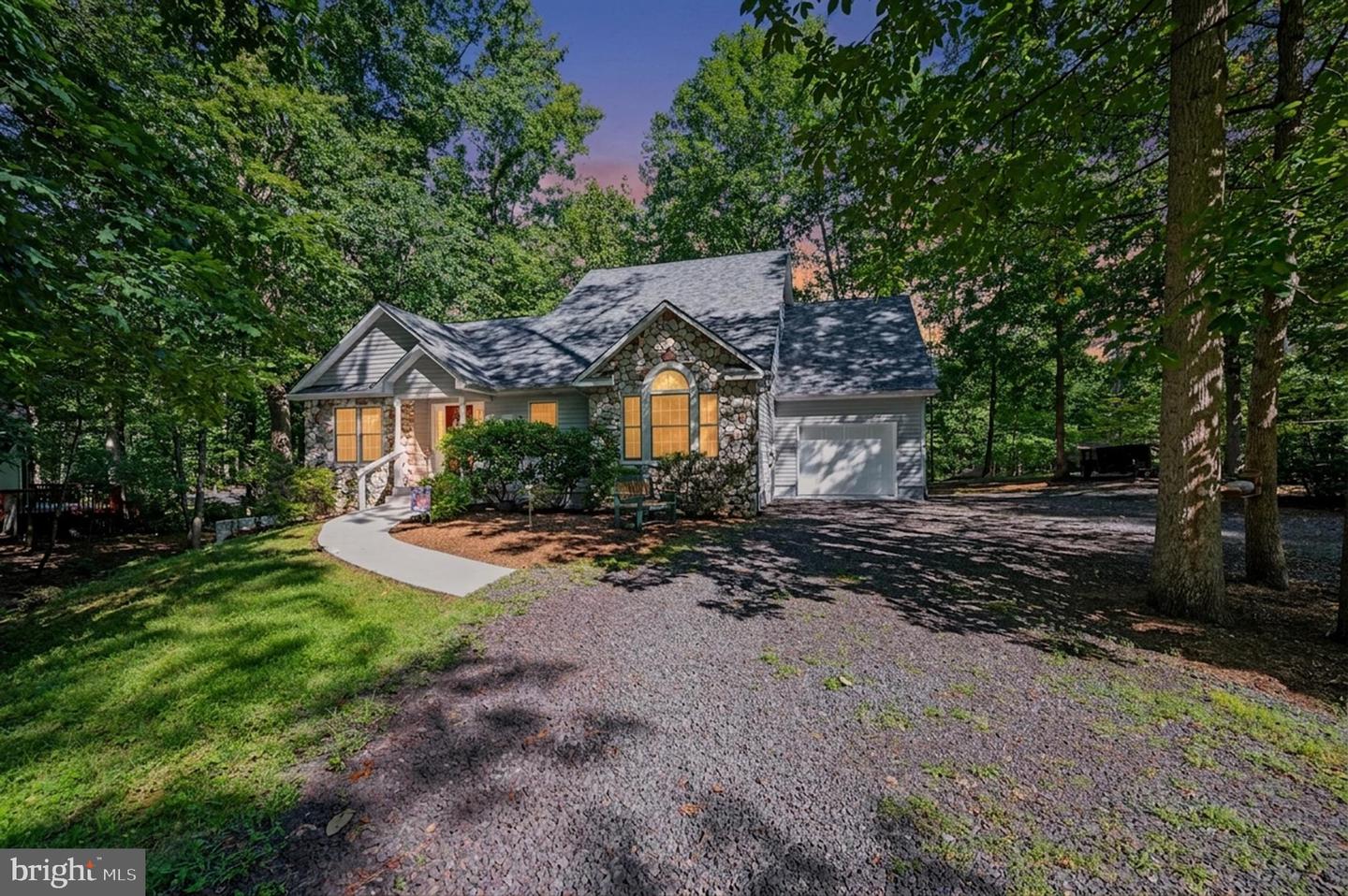 300 Edgehill Dr — photo