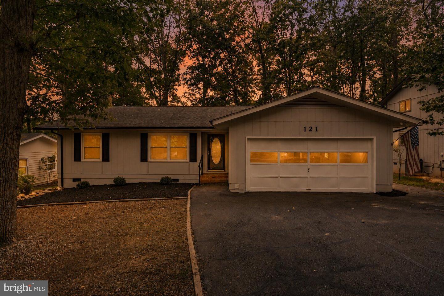 121 Eagle Ct — photo