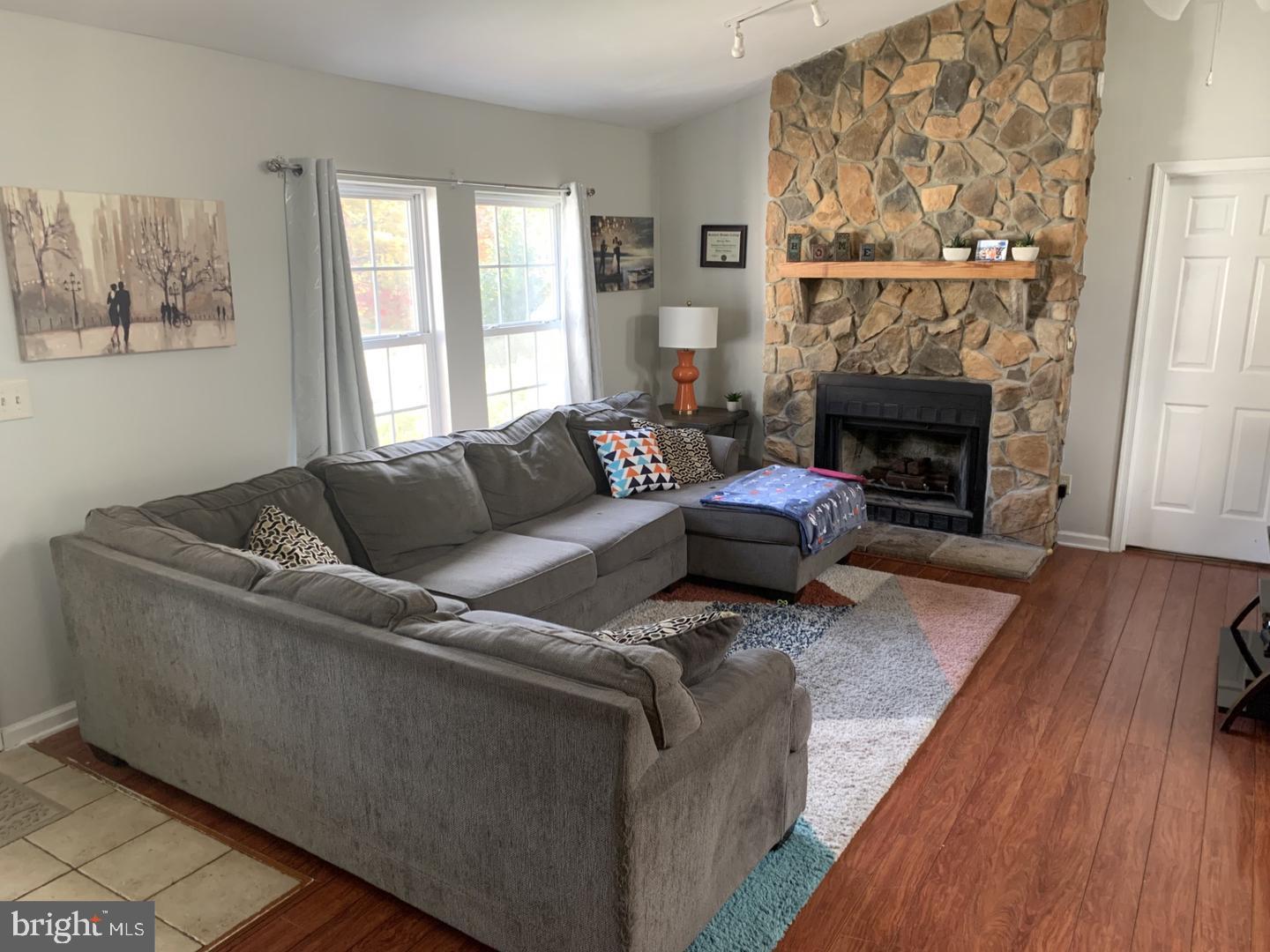109 Fairfax Ln — photo