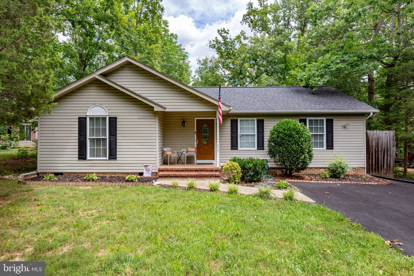 216 Fairfax Ln — photo