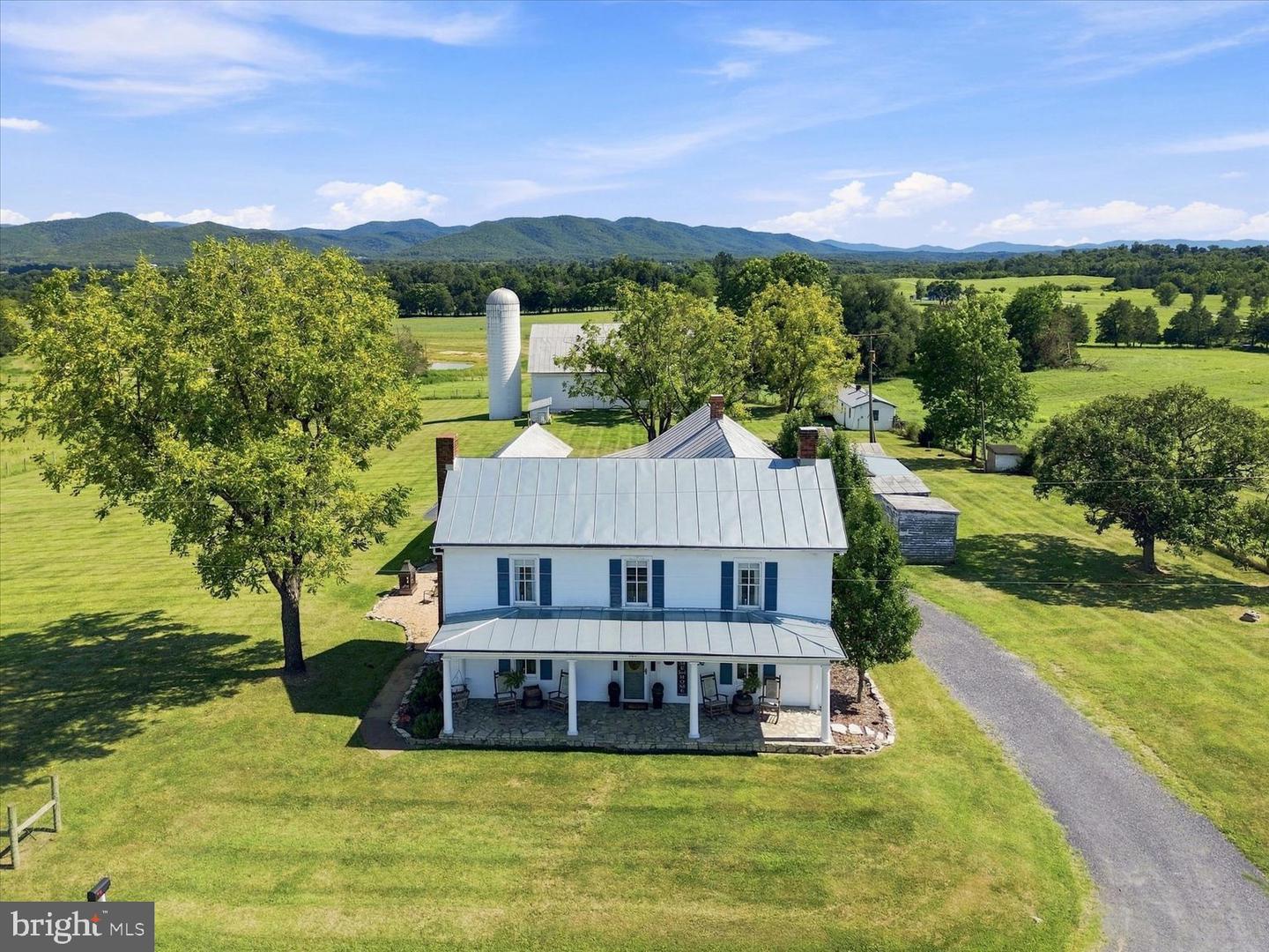 625 Riverbend Rd — photo