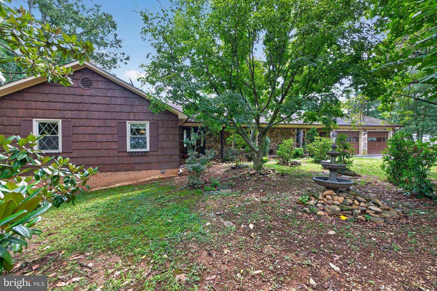 121 Heritage Dr — photo