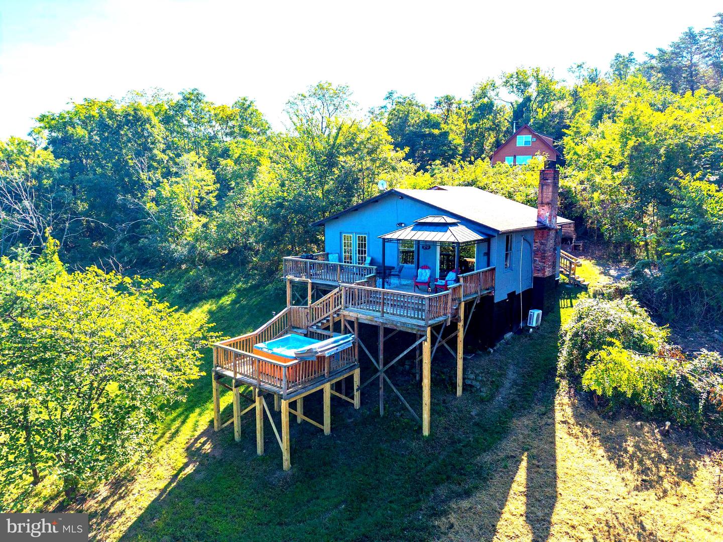 665 Overlook Dr — photo