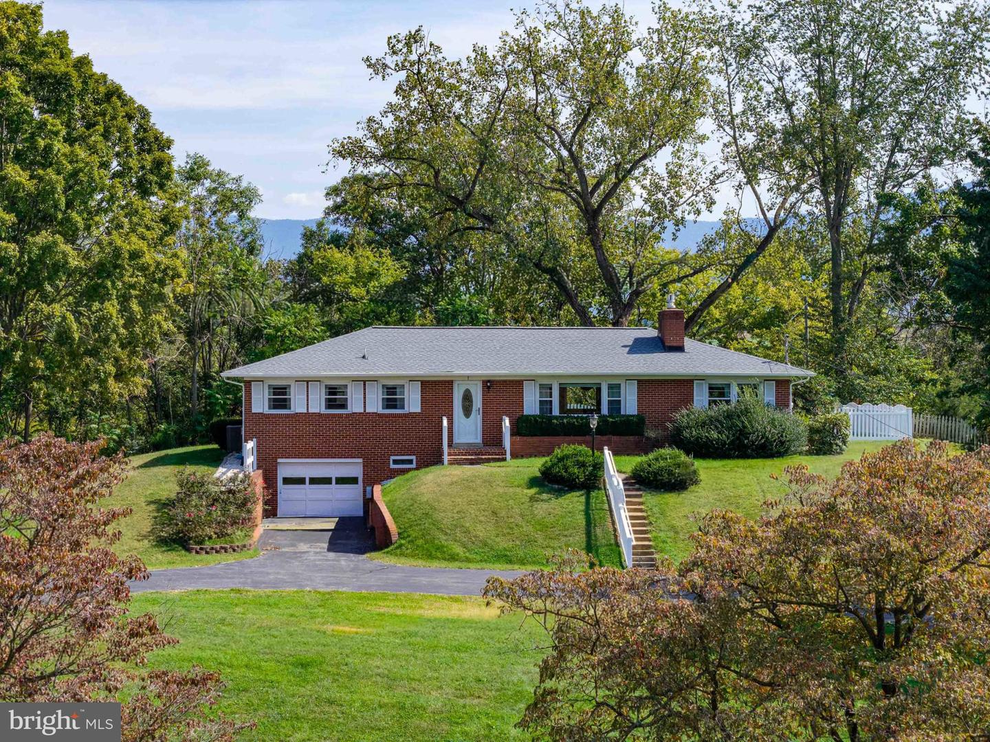 1 Hillside Dr — photo
