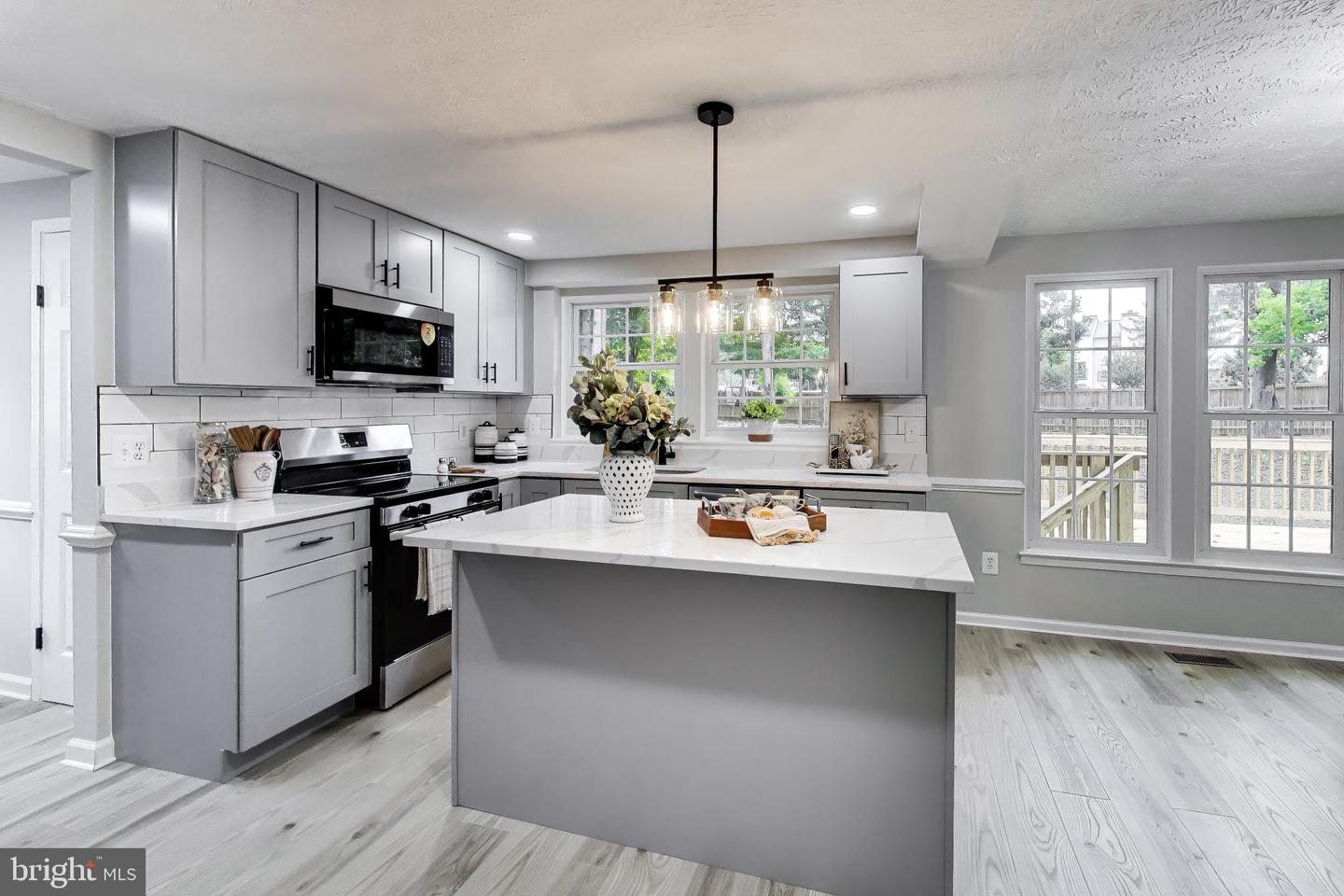 15177 Holleyside Dr — photo