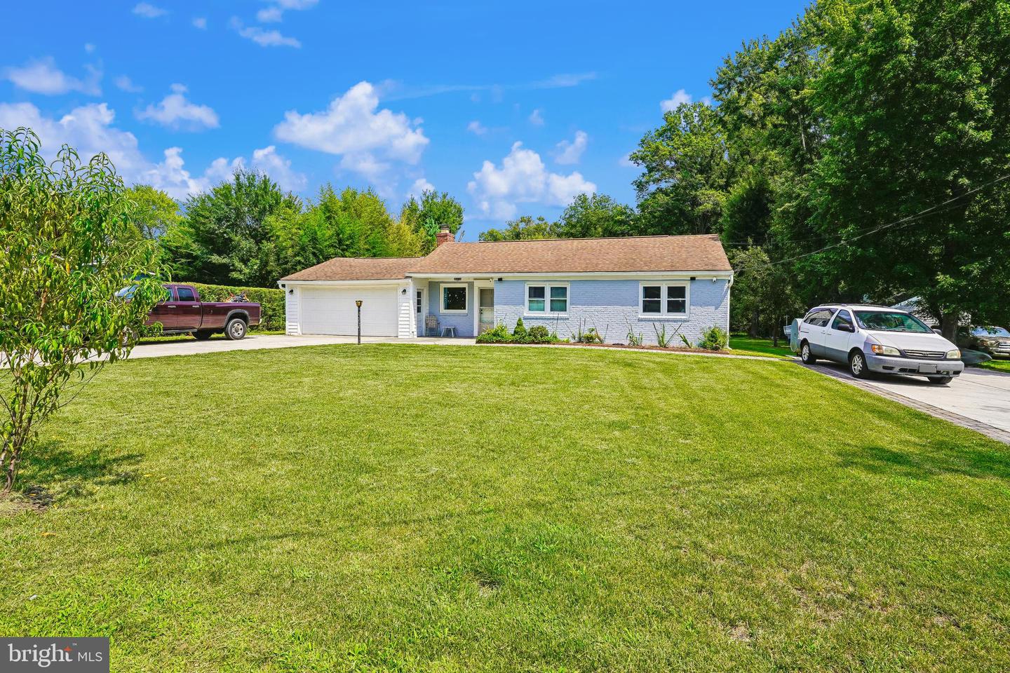 7907 Maplewood Dr — photo