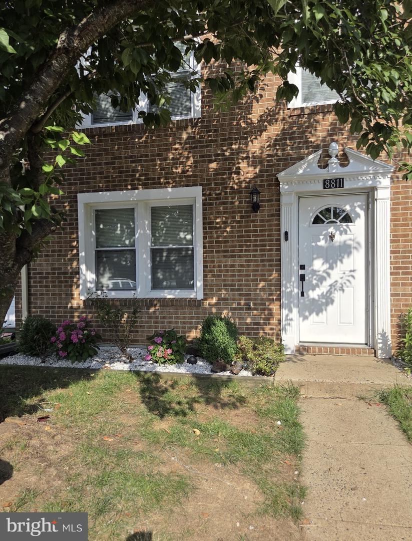 8811 Vicksburg Ct — photo