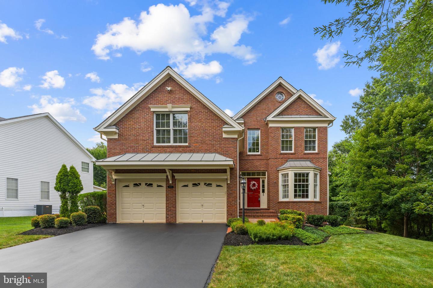 5777 Waterloo Bridge Cir — photo