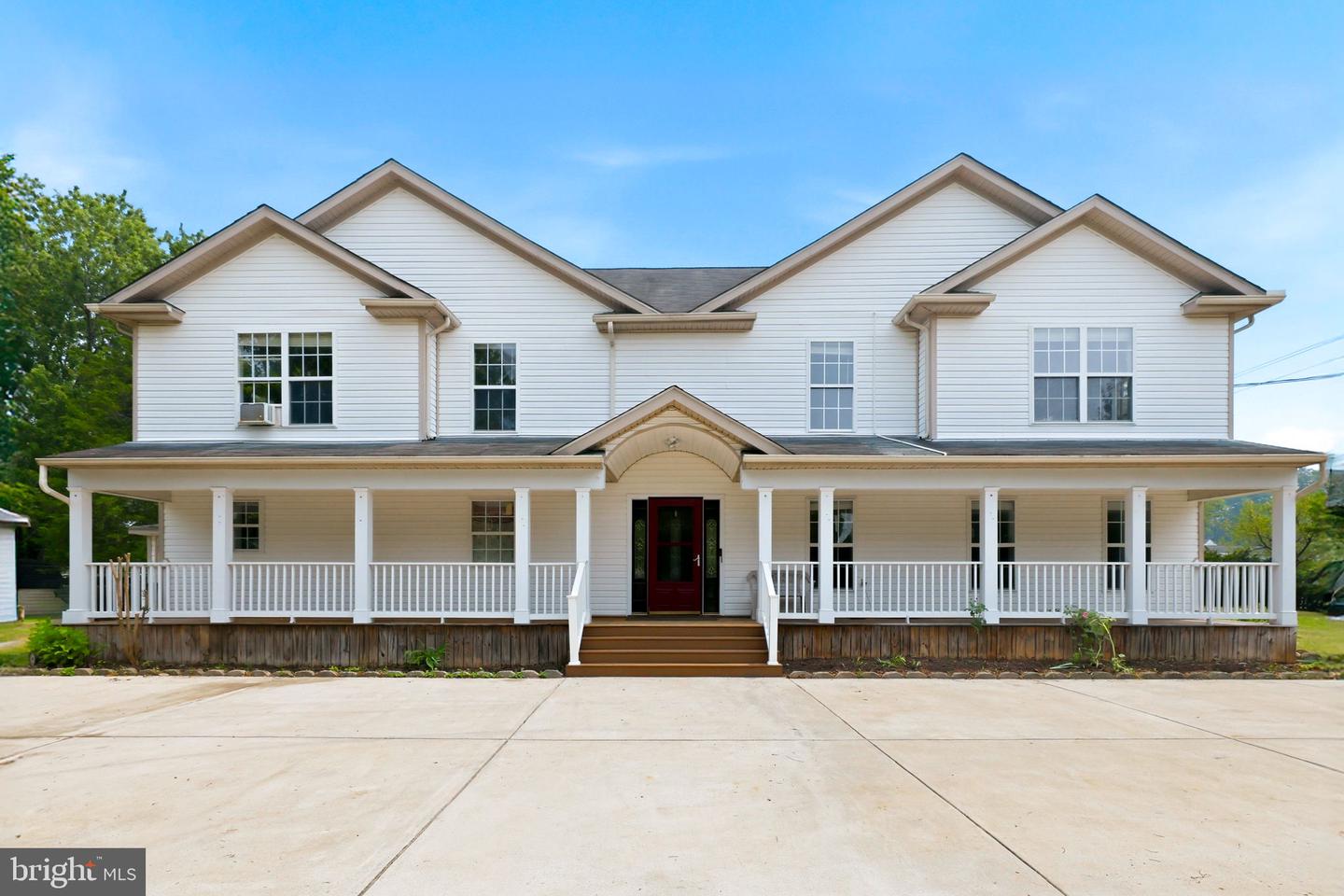8916 Rugby Road, Manassas Park, VA 20111