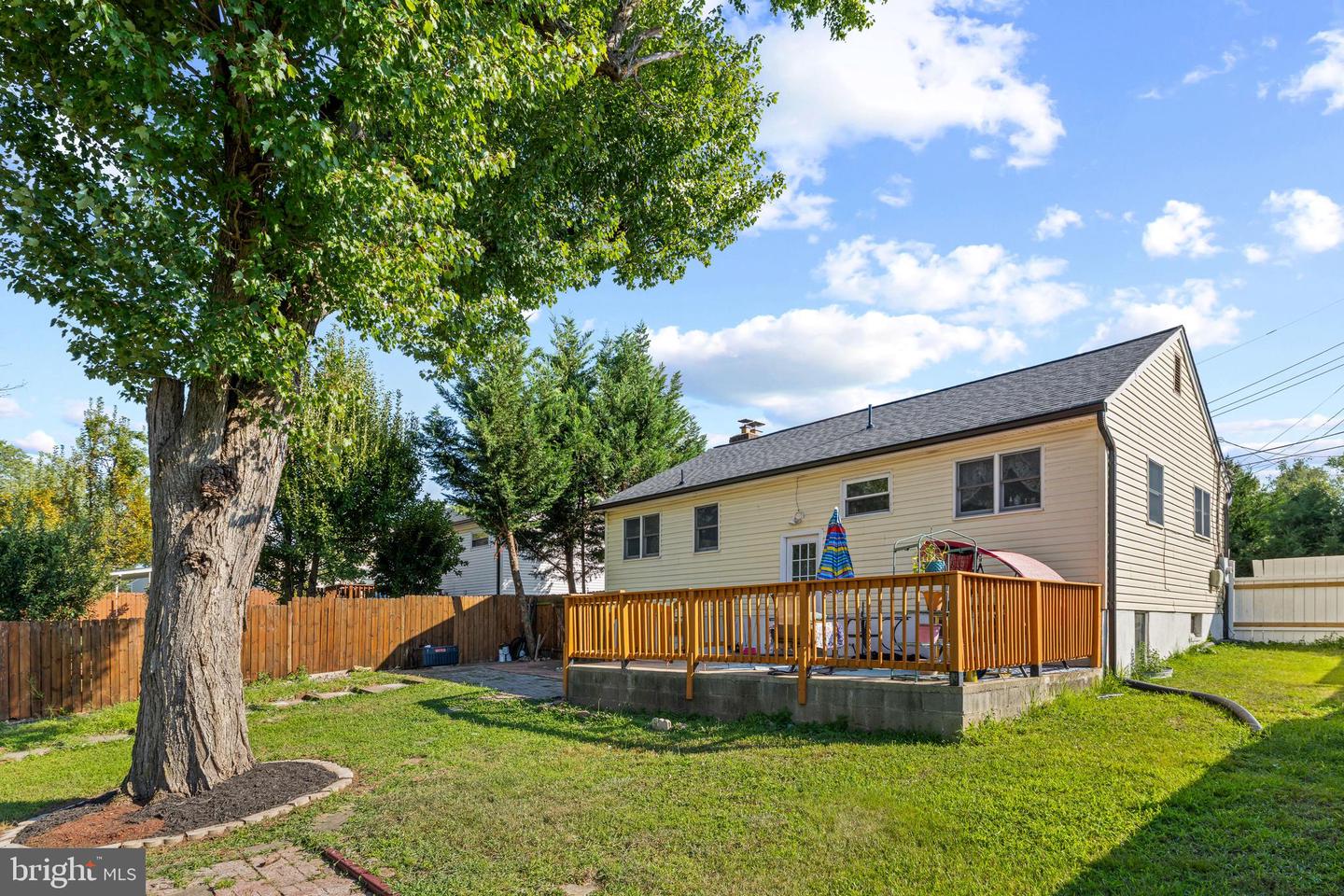 13803 Knowles St — photo