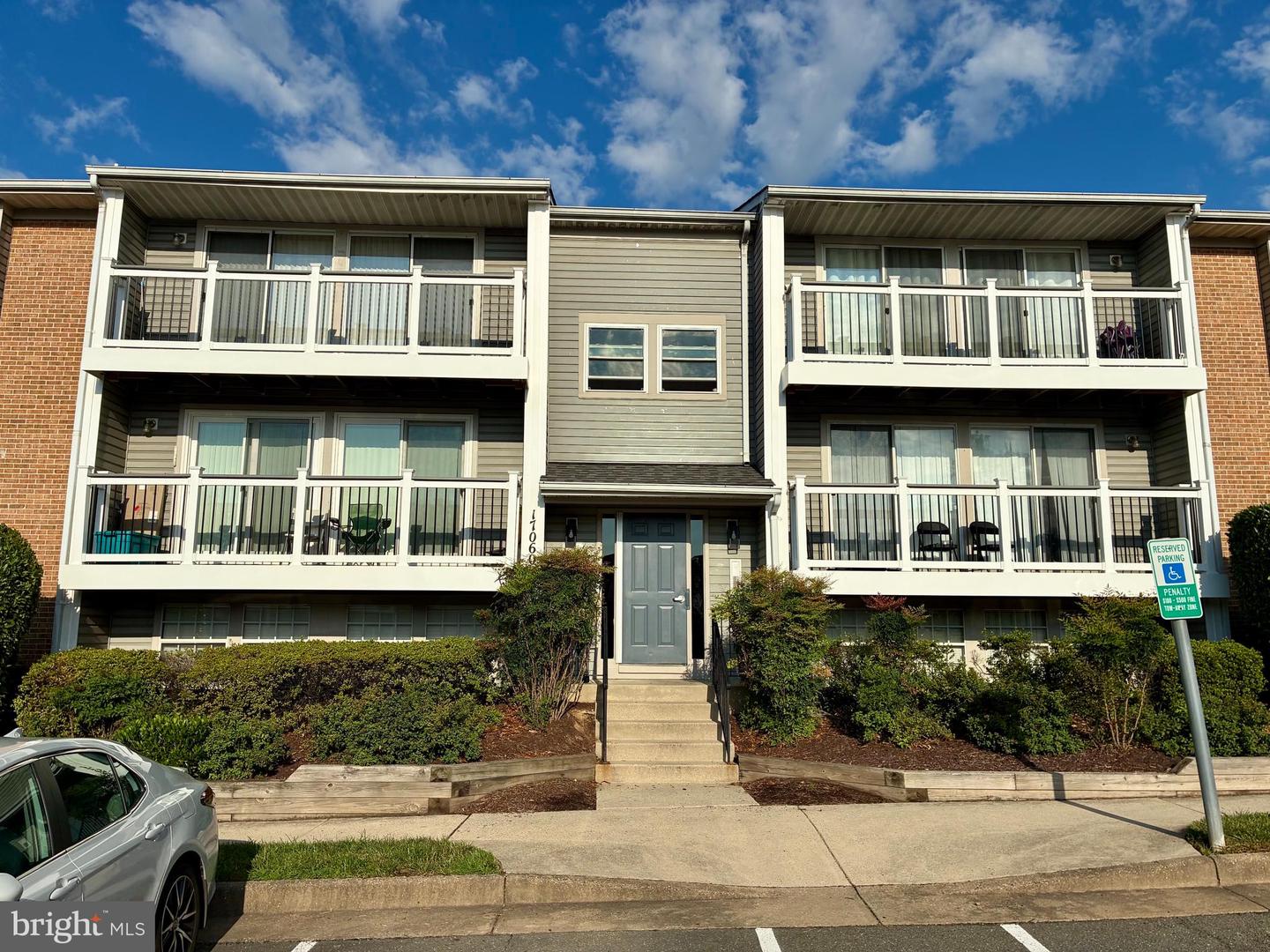 17060 Capri Ln — photo