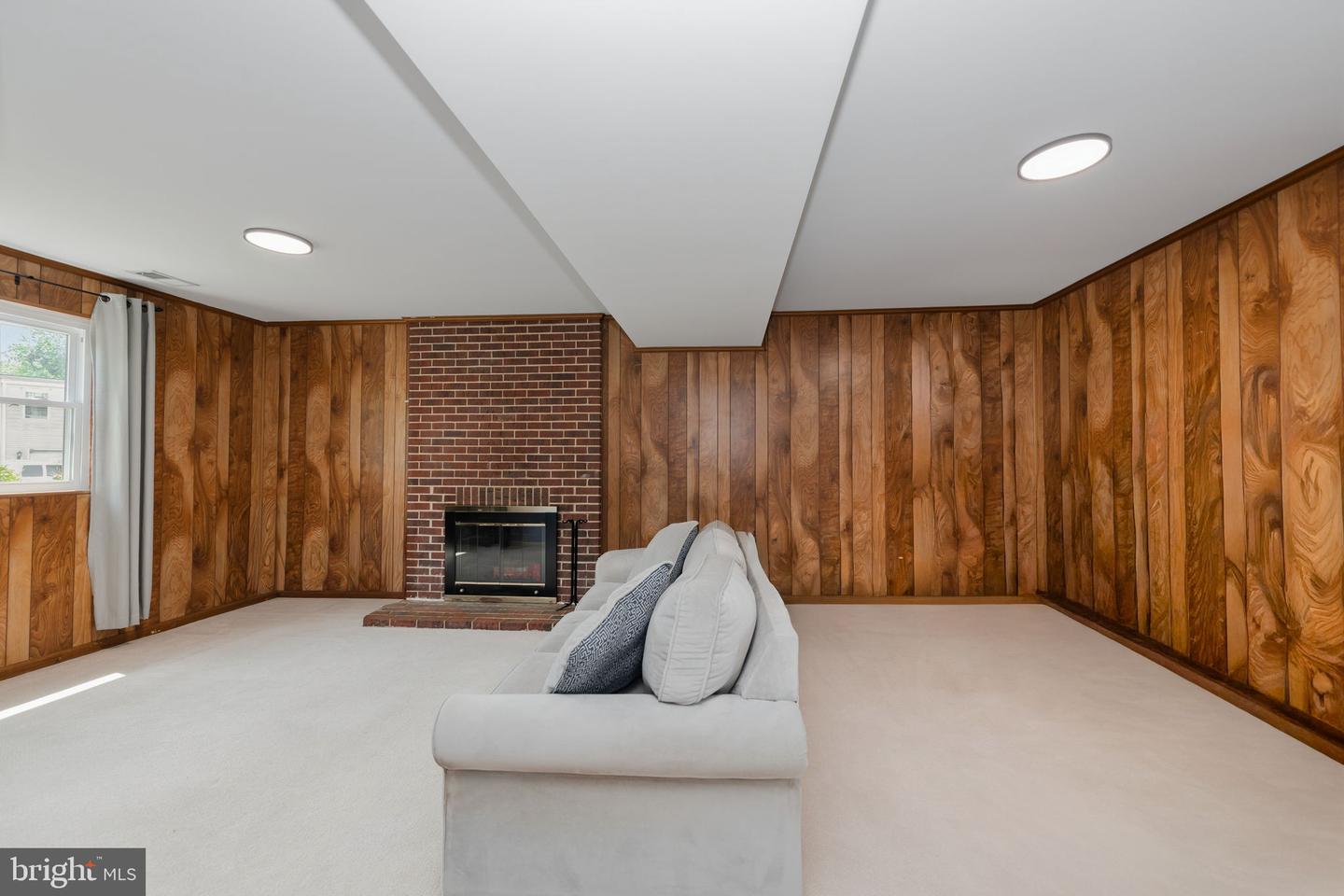 5625 Roundtree Dr — photo