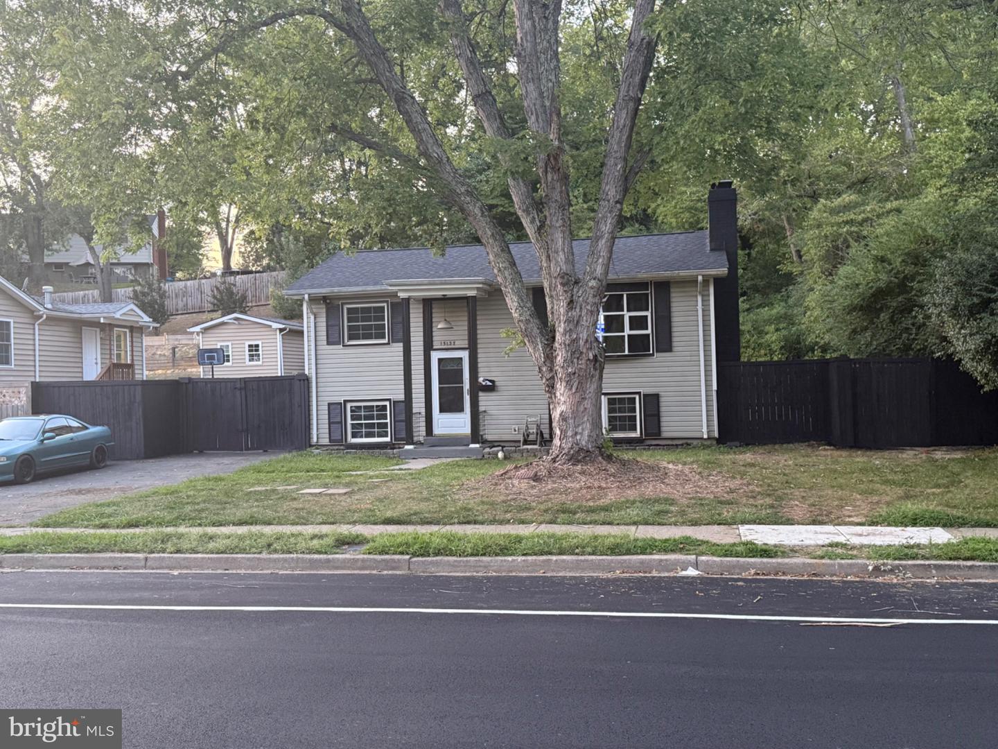 15137 Cloverdale Rd — photo