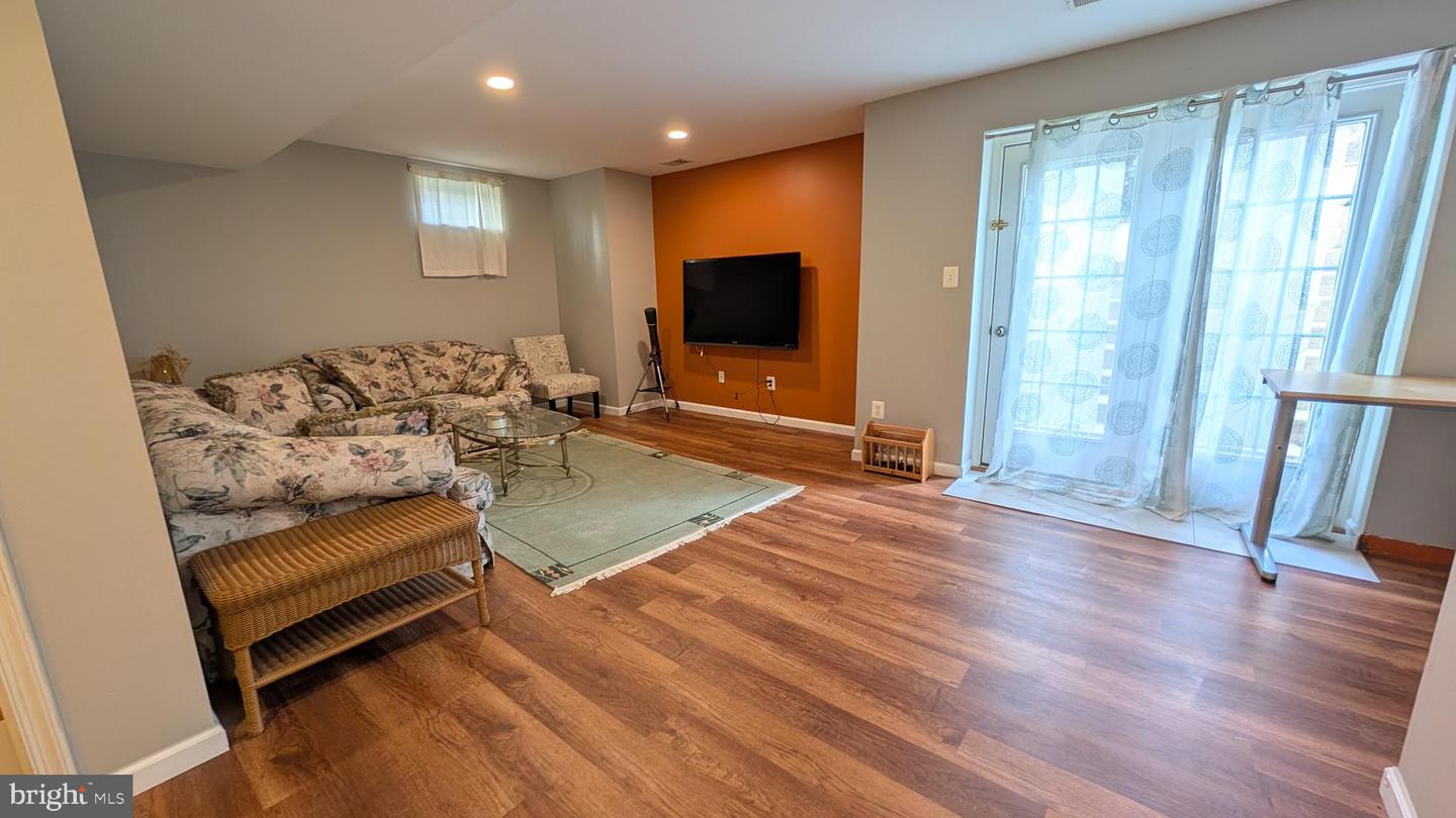 6721 Sycamore Park Dr — photo