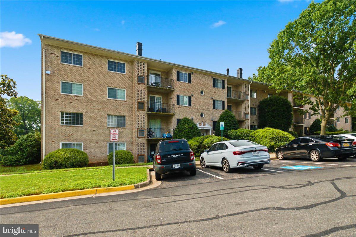 1521 Colonial Dr #304 — photo