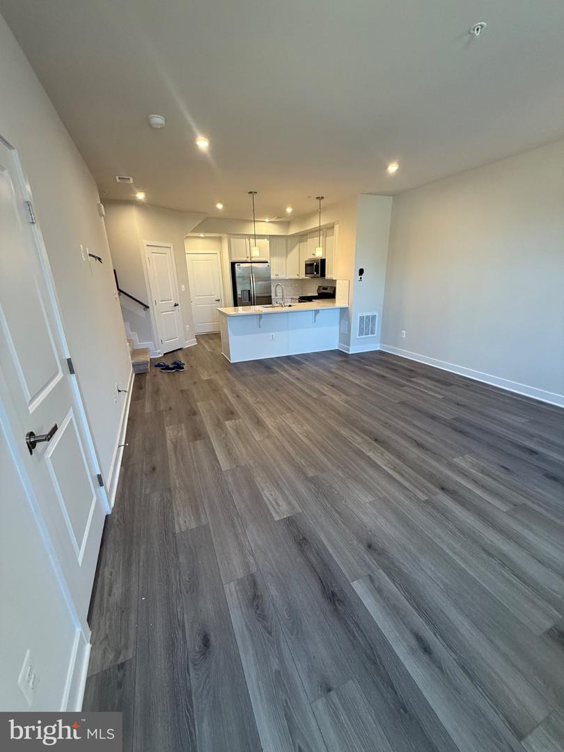 8144 Foxwood Dr — photo