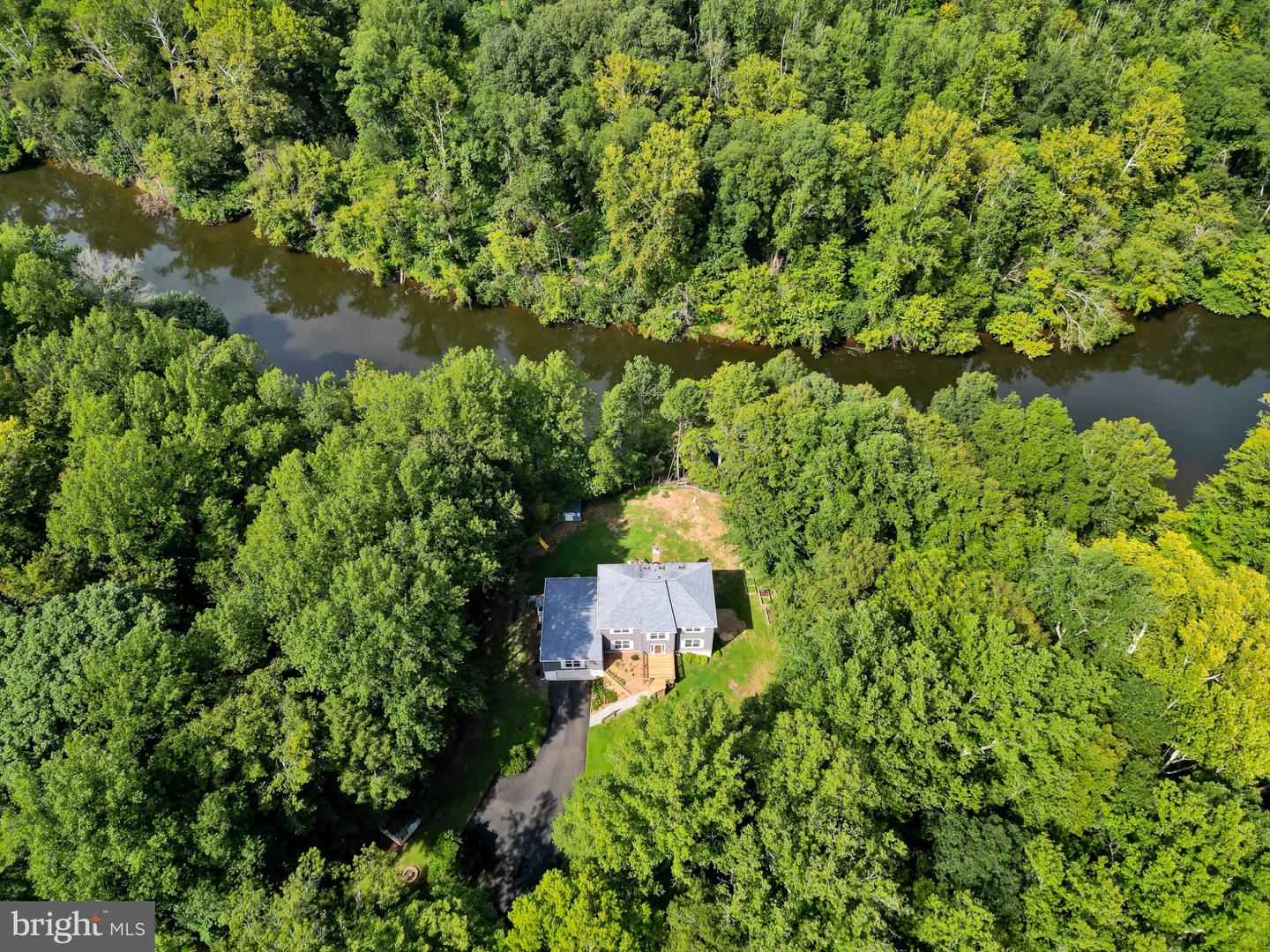 7492 Devon Ln — photo