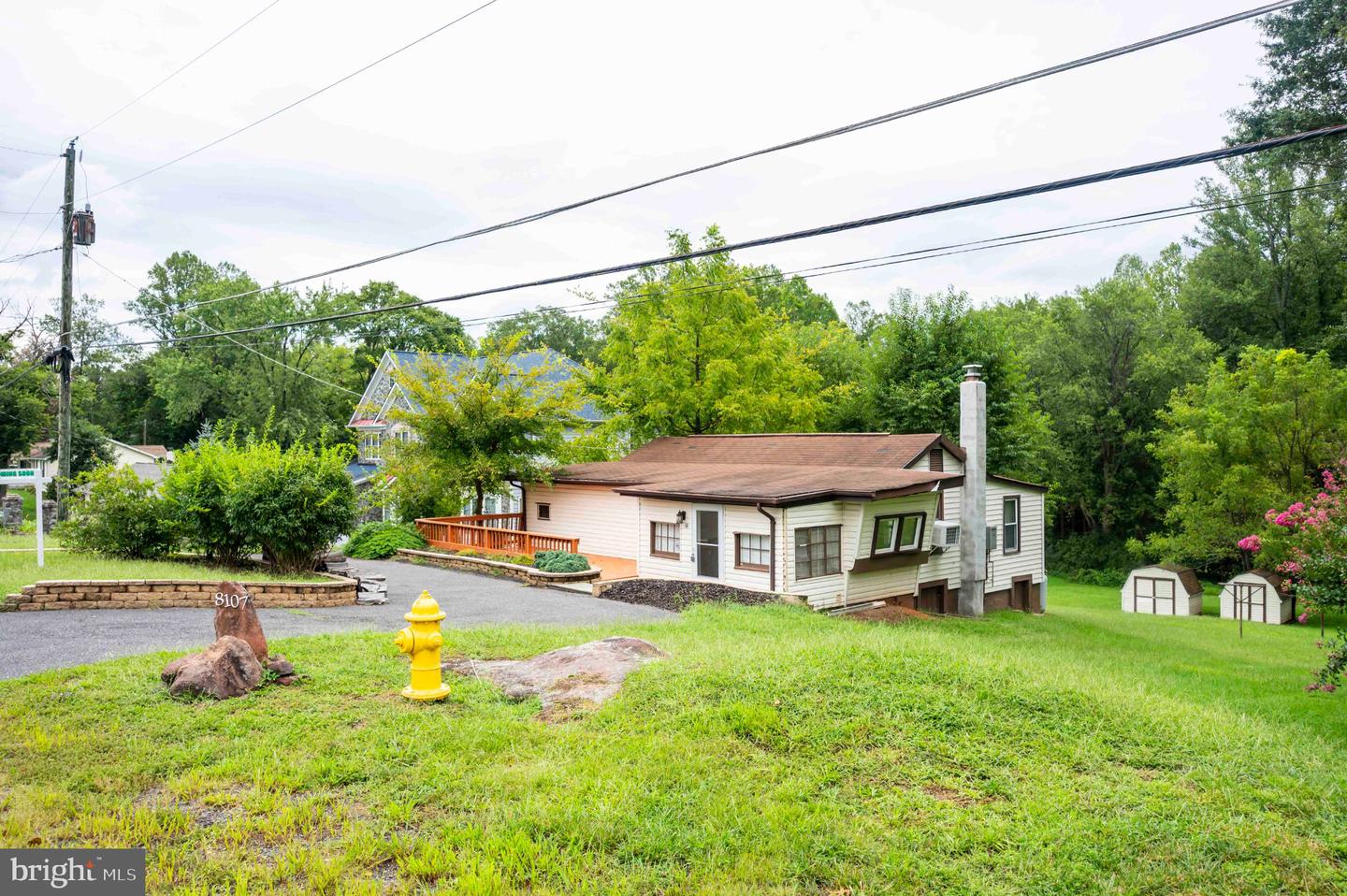 8107 Maplewood Dr — photo