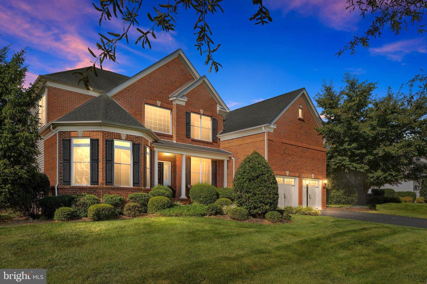 5813 Waterloo Bridge Cir — photo