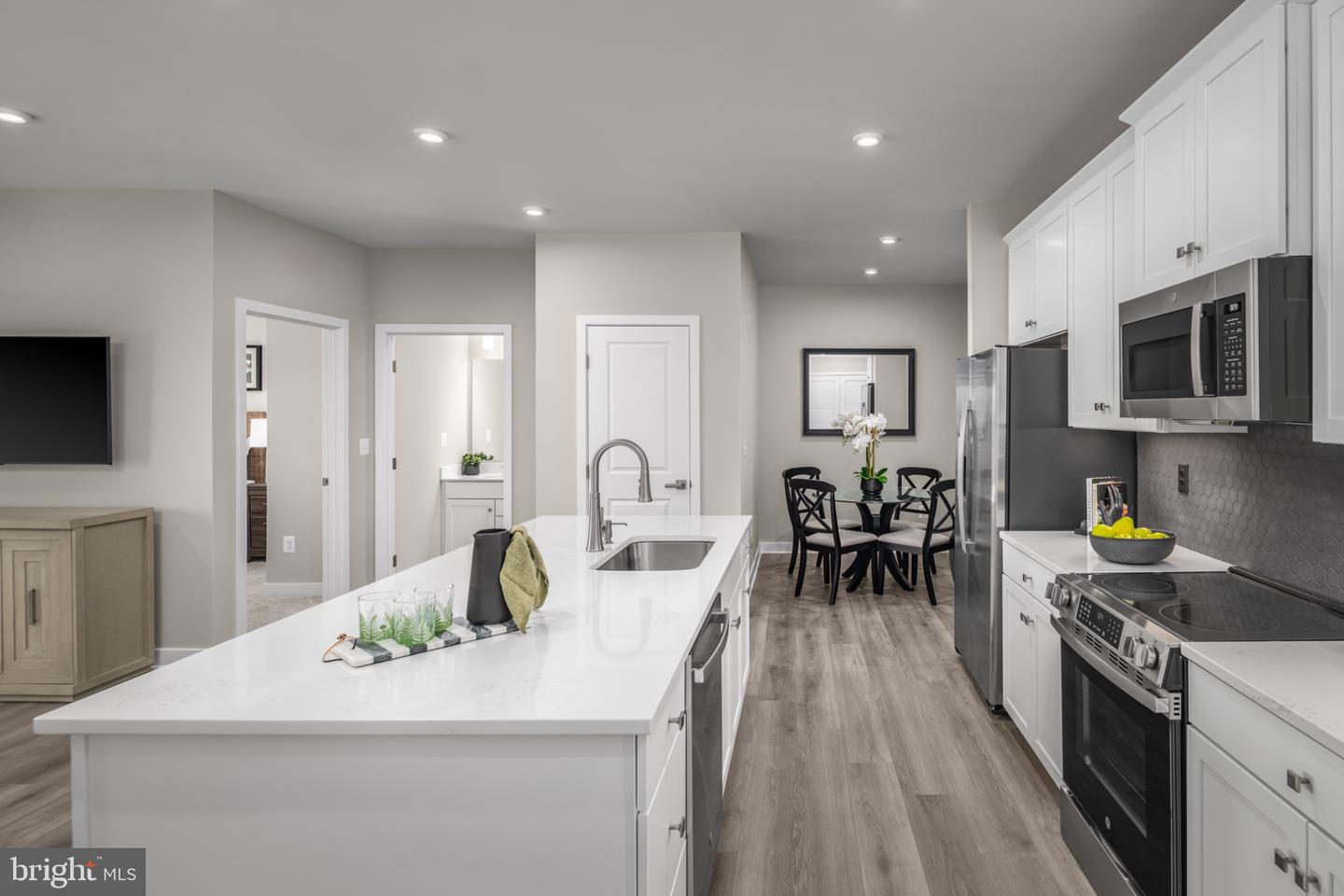 1570 River Heritage Blvd #203 Emerald — photo
