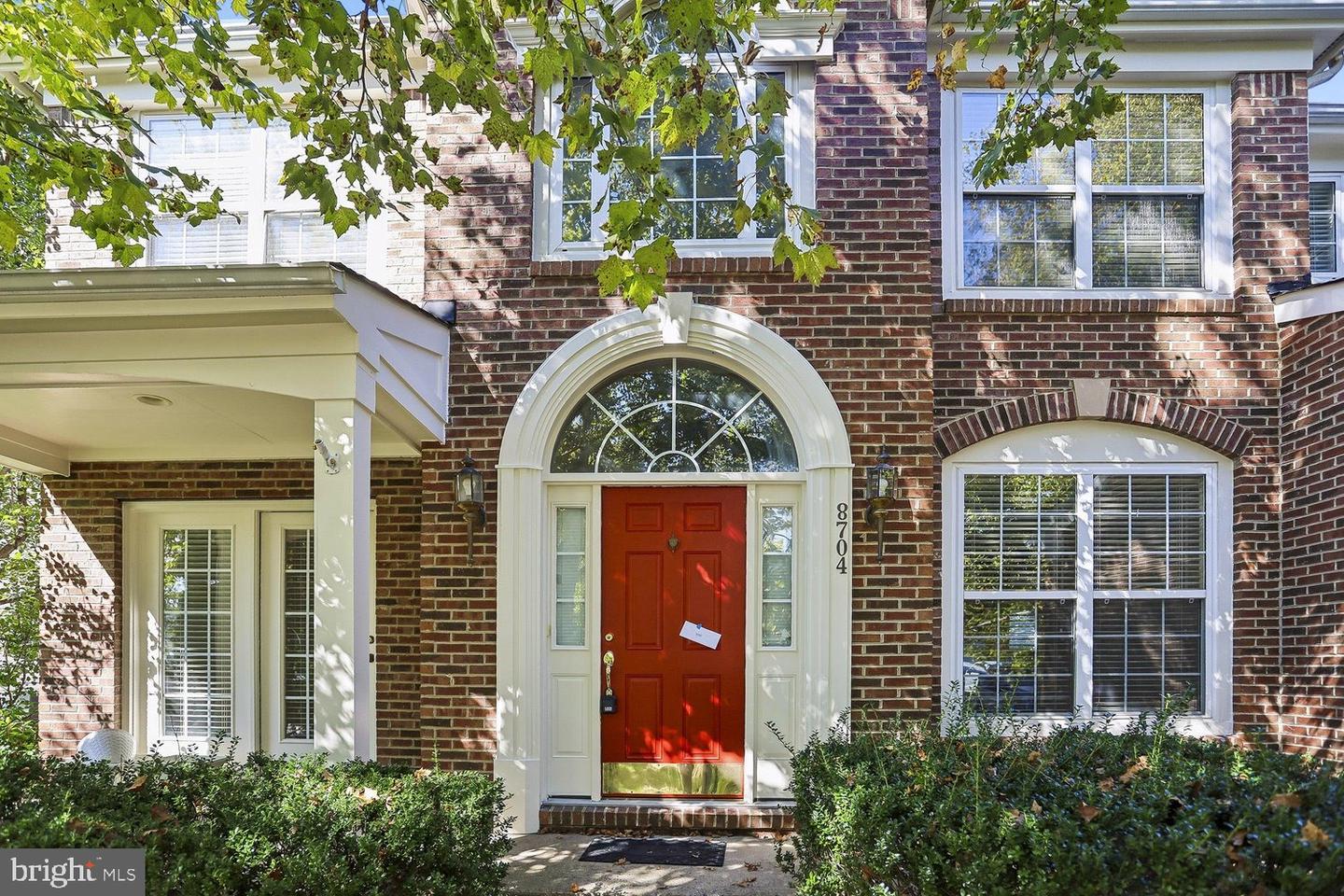 8704 Lords View Loop, Gainesville, VA 20155 — photo 2