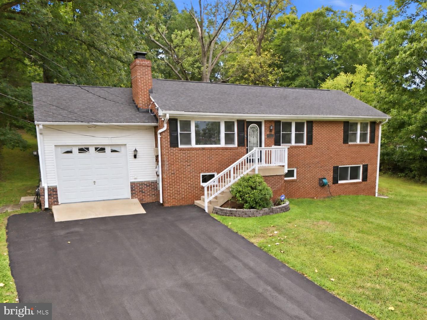 8411 Leland Rd — photo
