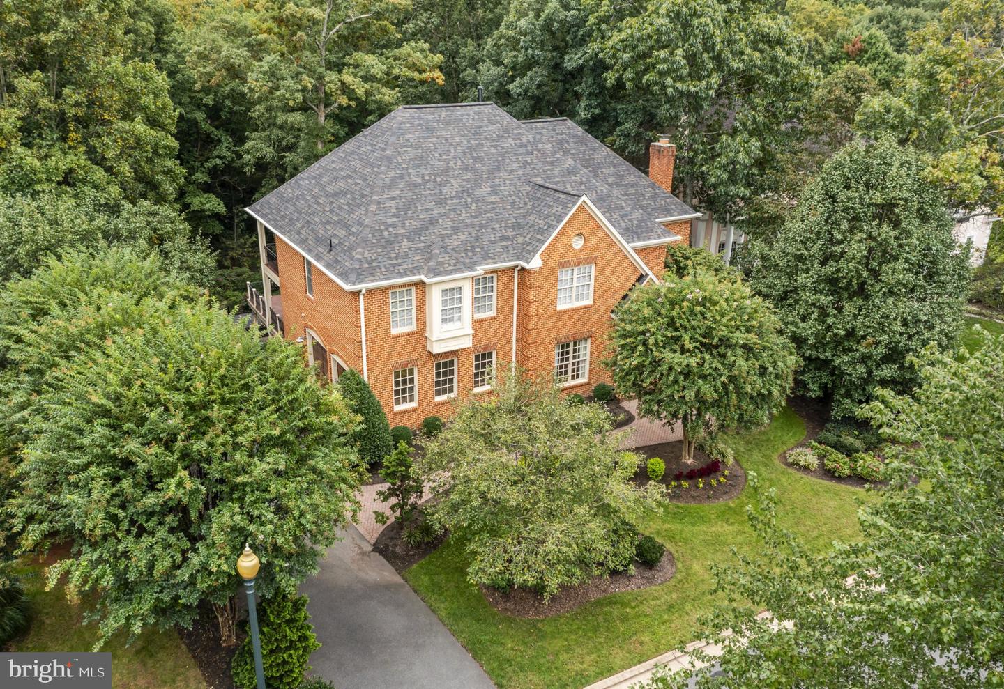 8085 Crooked Oaks Ct — photo