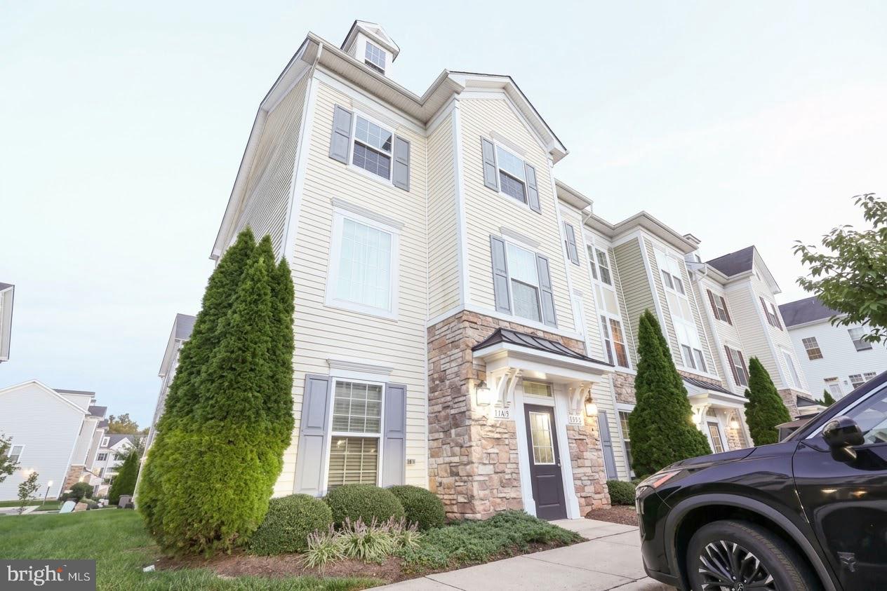 7469 Riding Meadow Way — photo