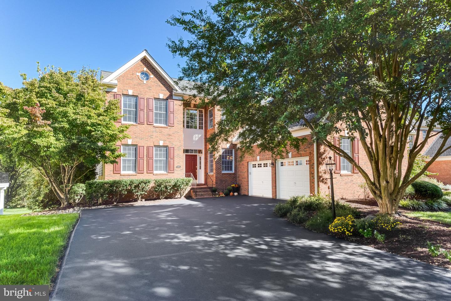5663 Shoal Creek Dr — photo
