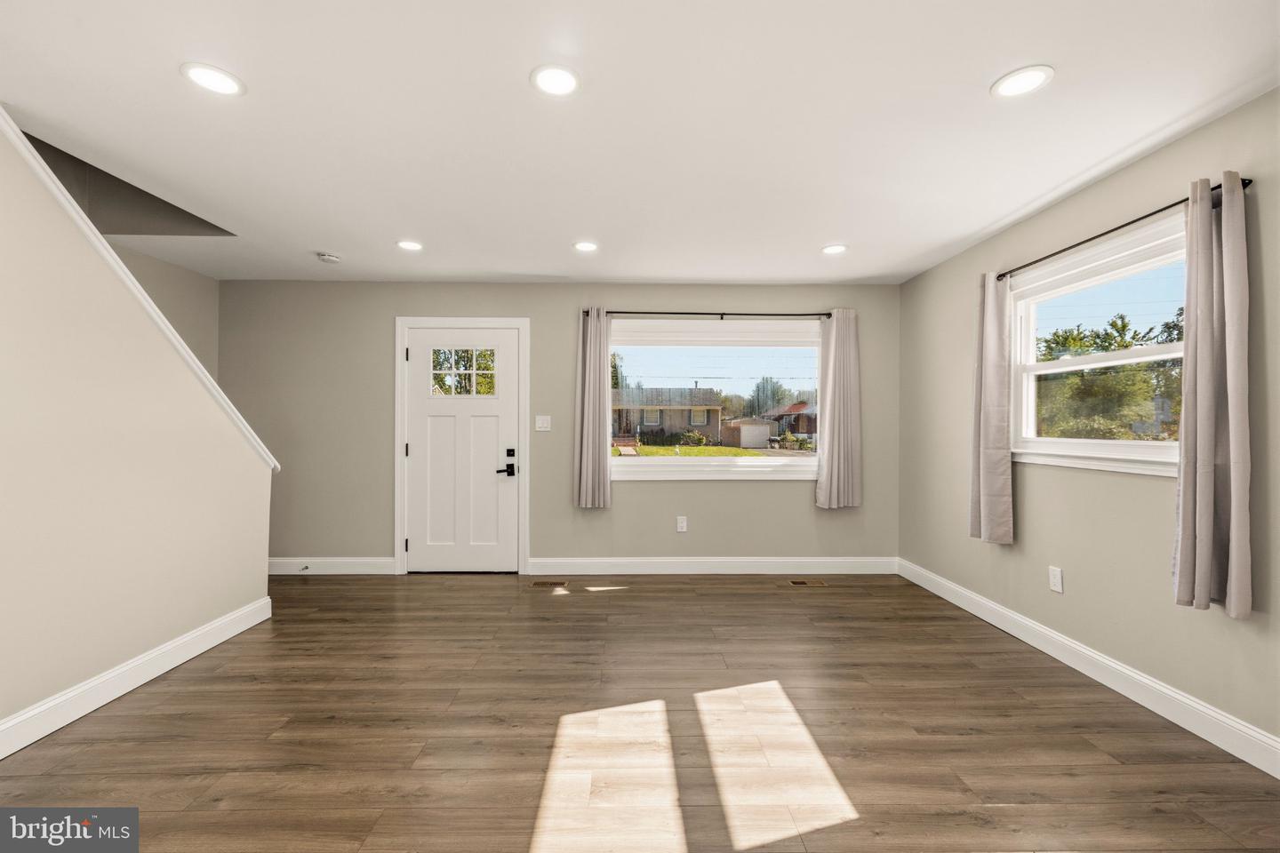 7612 Amherst Dr — photo