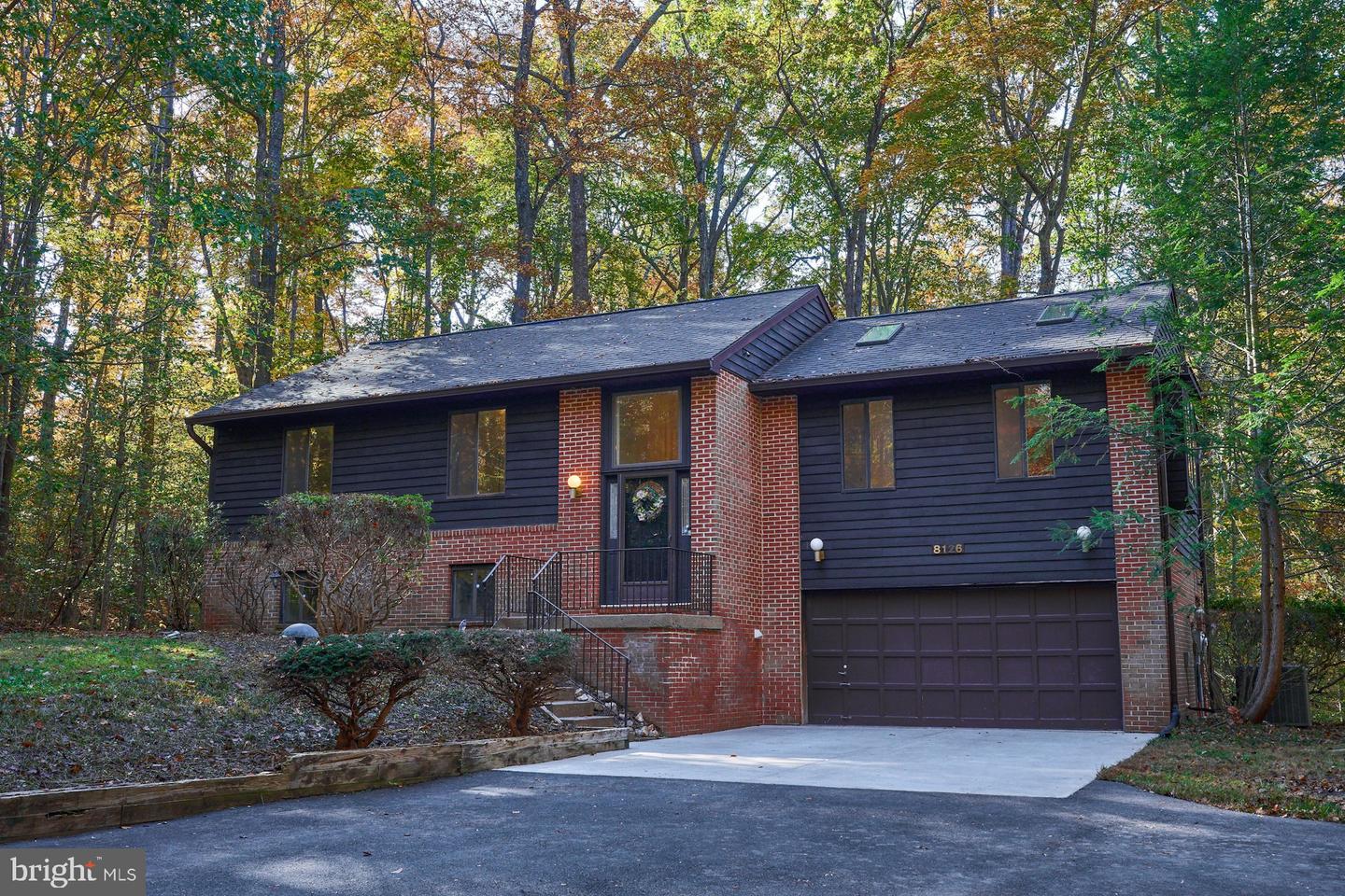 8126 King Arthurs Ct — photo