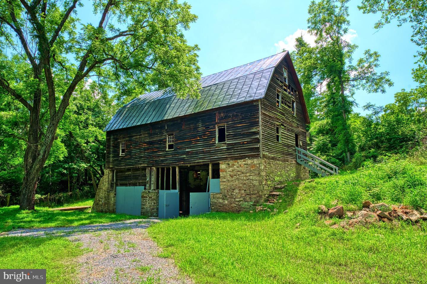 18 Old Mill Rd — photo