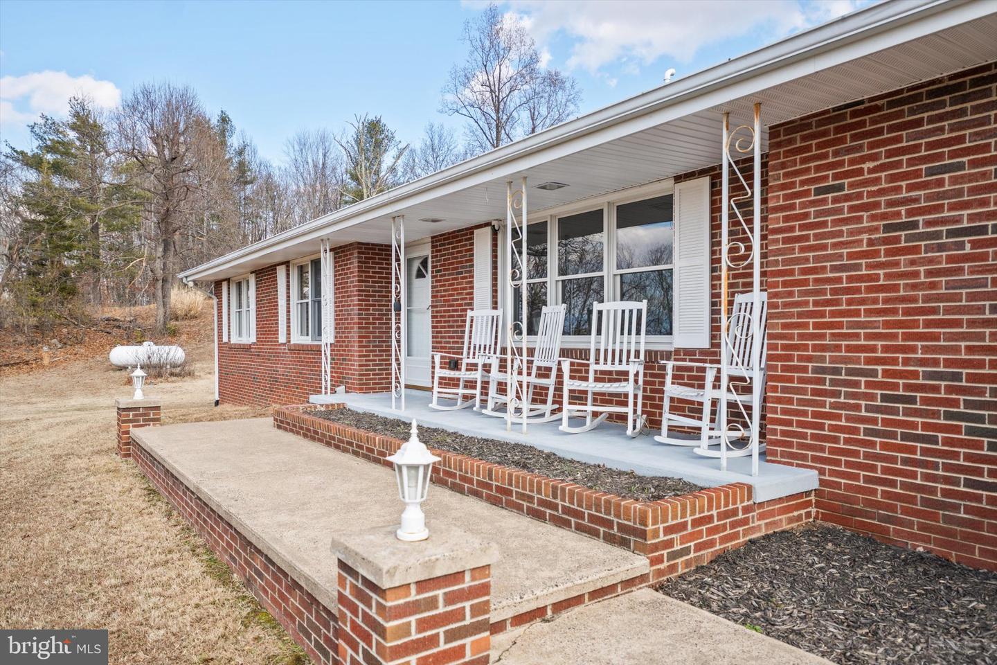 436 CASTLETON Road, Castleton VA 22716