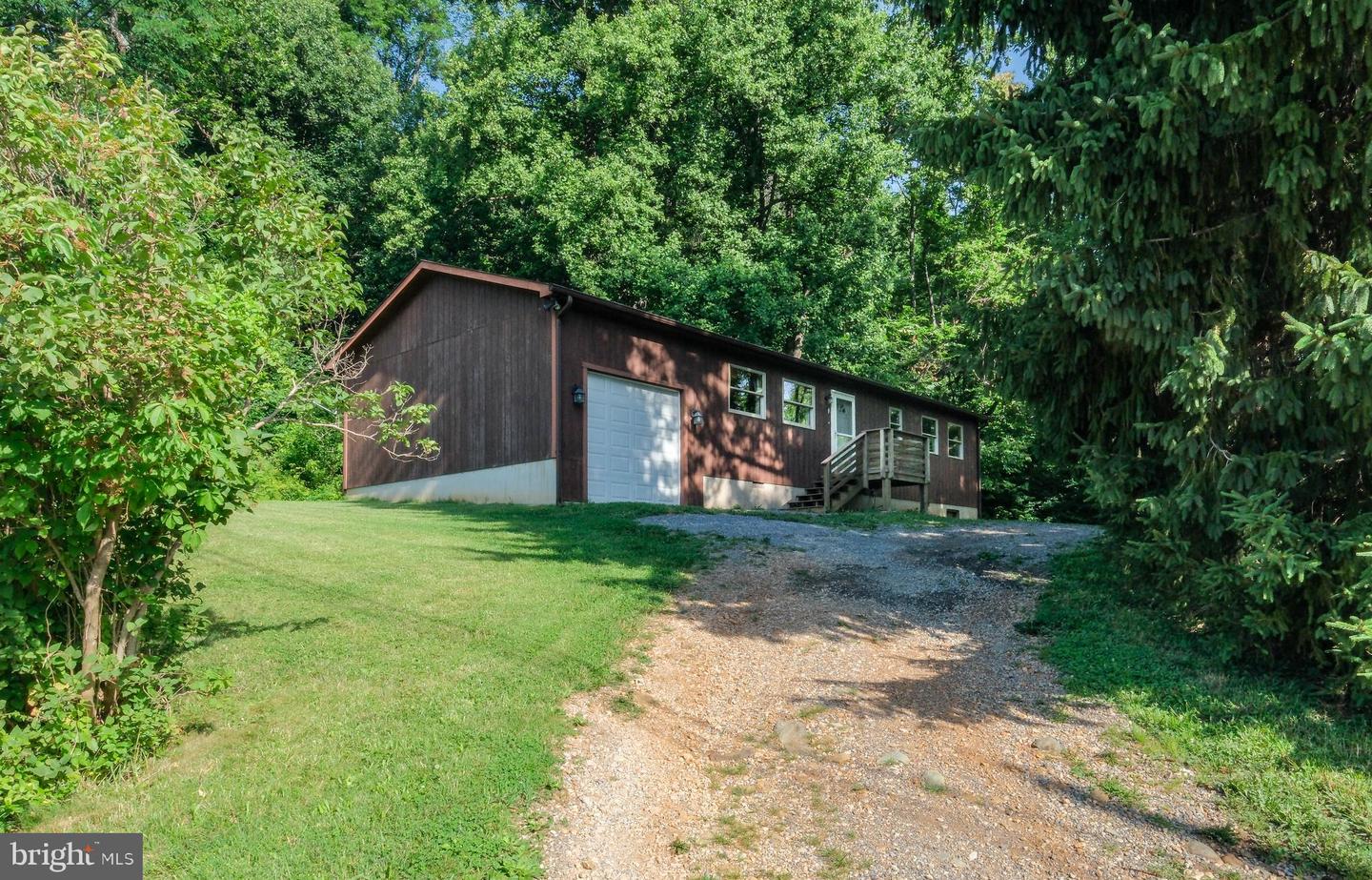 16 Headwaters Road, Chester Gap, VA 22623