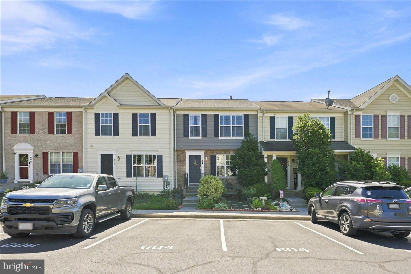 604 Frontier Fort Ln — photo
