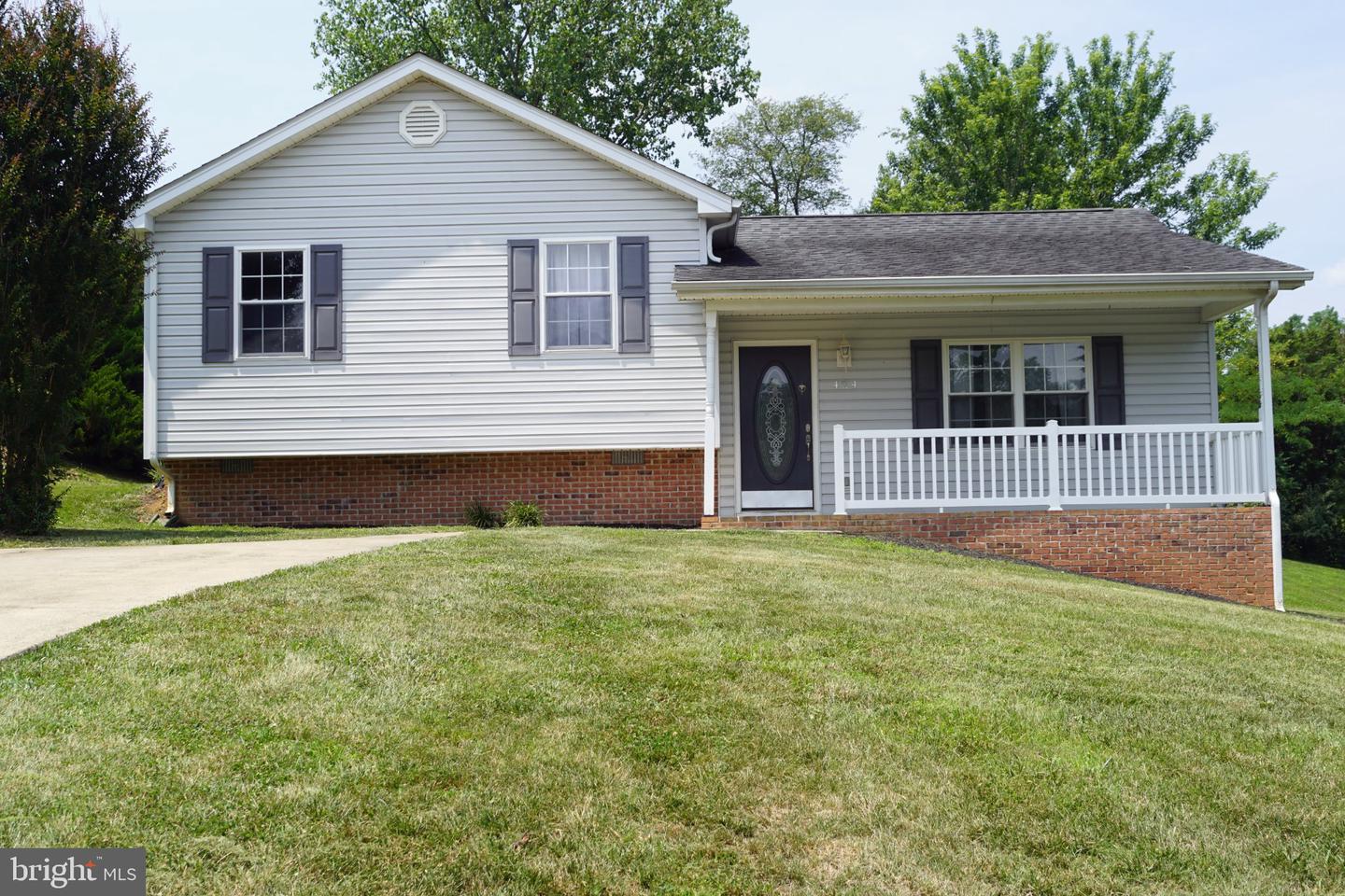 424 Meghann Dr — photo