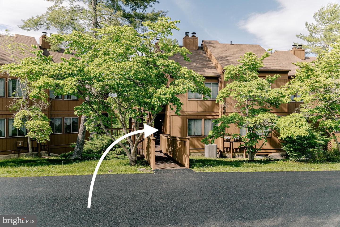 140-20C The Hill #M-20 — photo