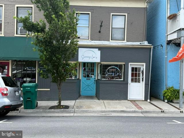 150 King St E — photo