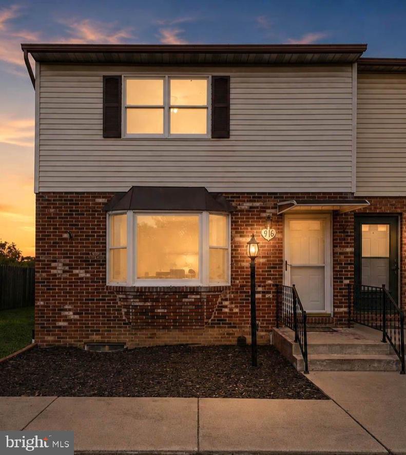 916 Hilltop Dr — photo
