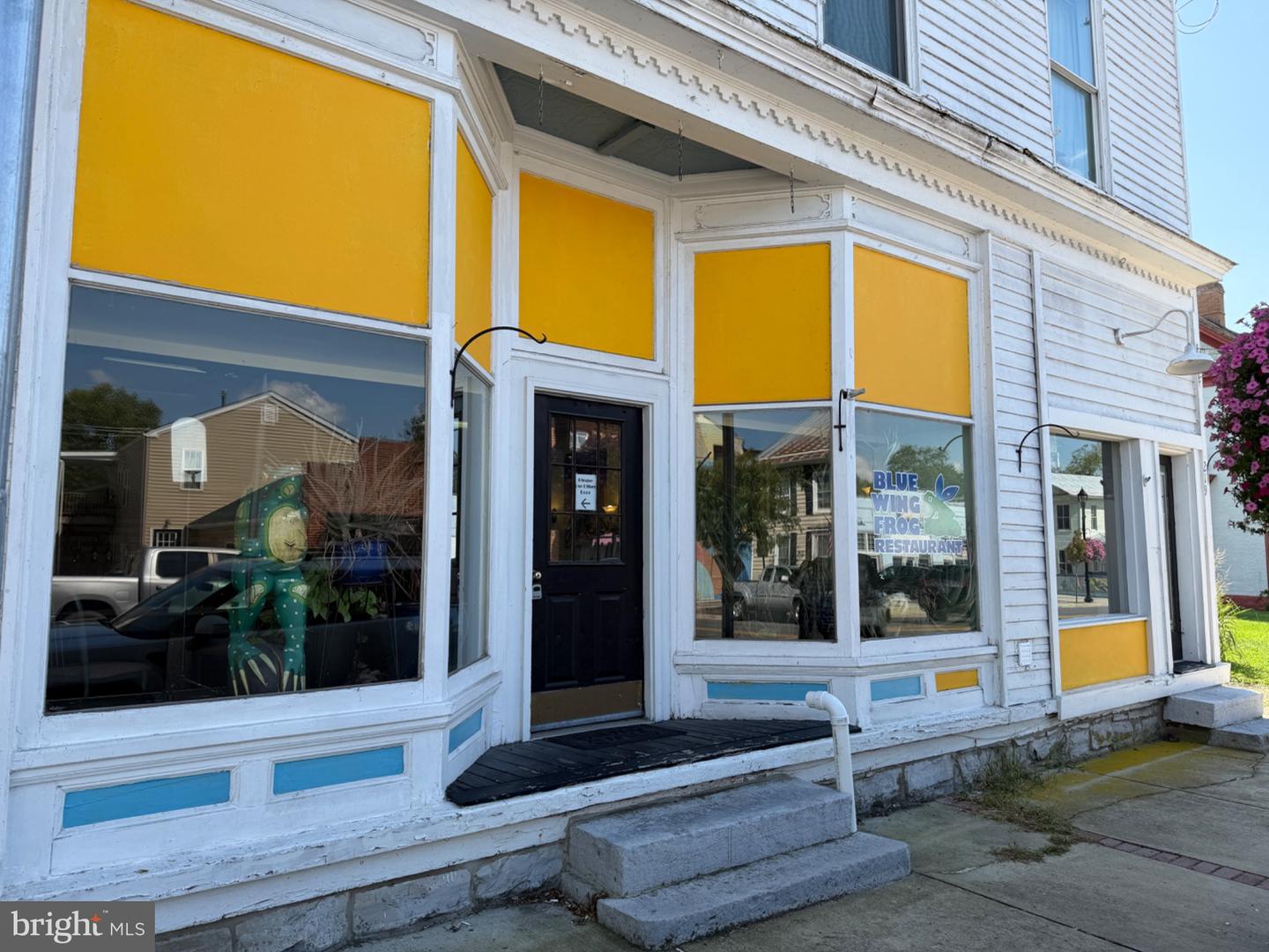 219 W King St — photo
