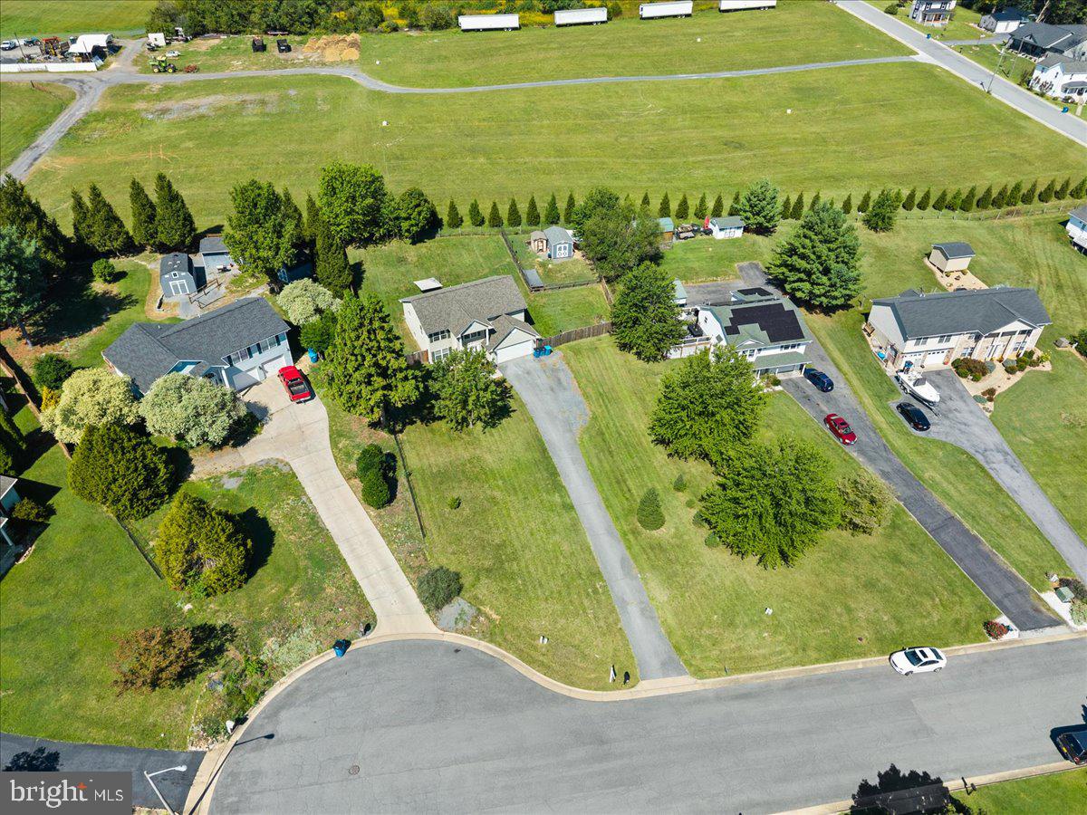 816 Burgess Ct — photo