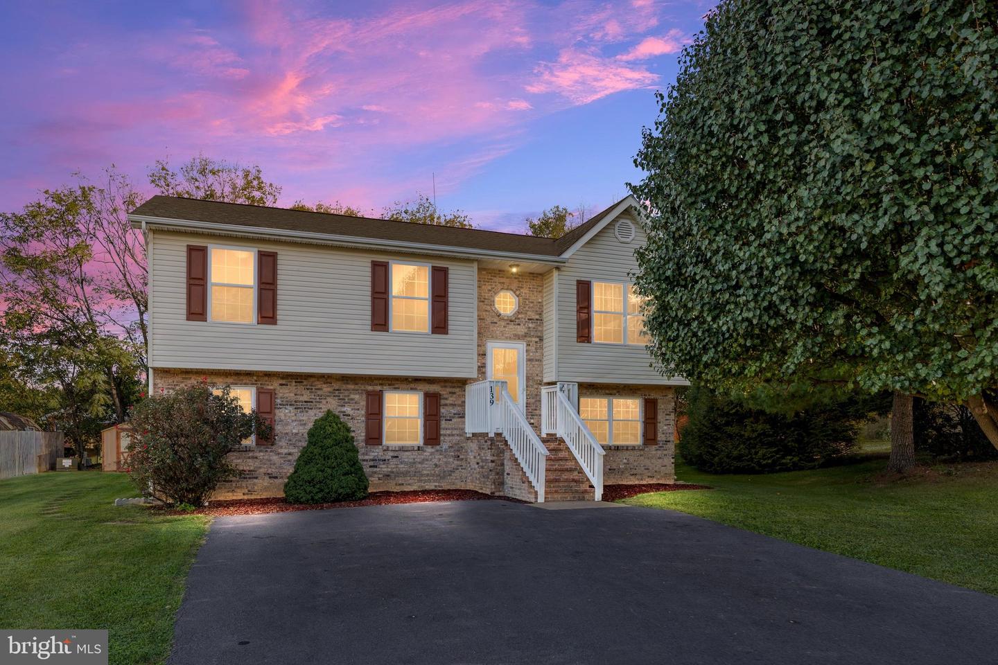 139 Hillview Dr — photo